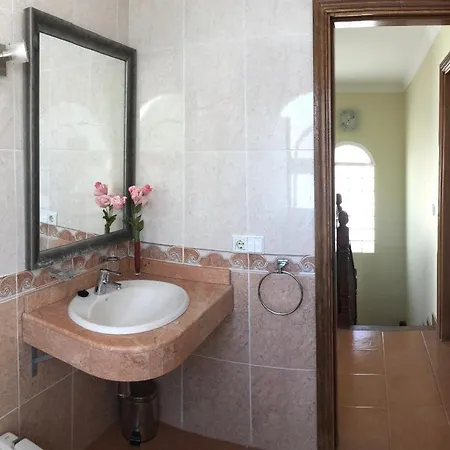 Central House In Tias With Private Pool 蒂亚斯