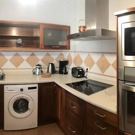 Central House In Tias With Private Pool 度假居 *